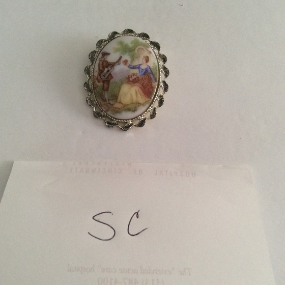 COPY - Vintage pin women’s gold tone paint porcelain Sc - Picture 2 of 3